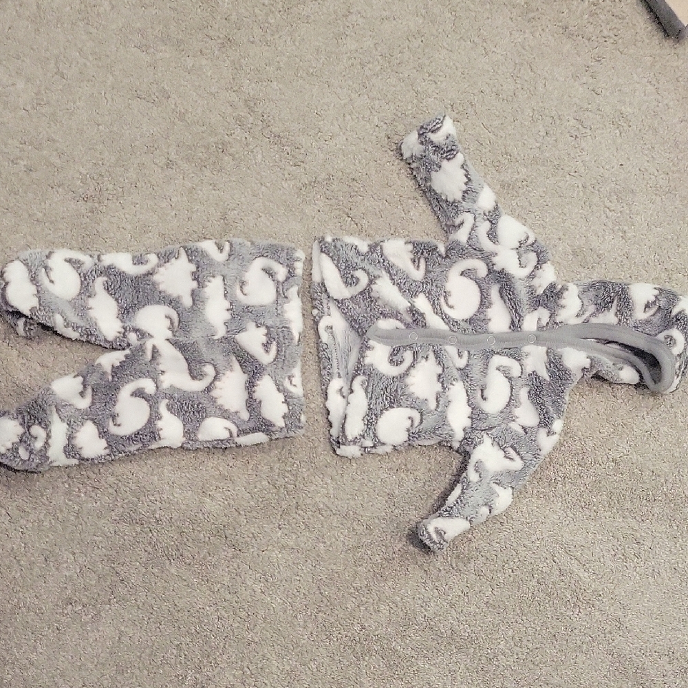 Gray and White Elephant Print Matching Set